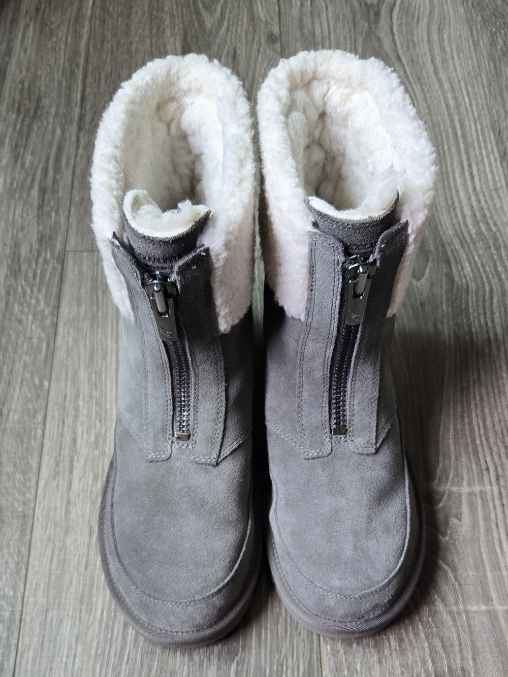 Koolaburra By UGG Women’s Size 8 Gray Suede Sherpa Lined Winter Boots Zip Up.